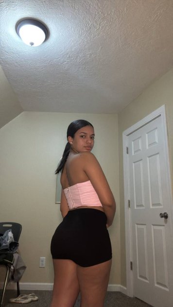 I'm Colombian, money cash call me🥰😍😛
