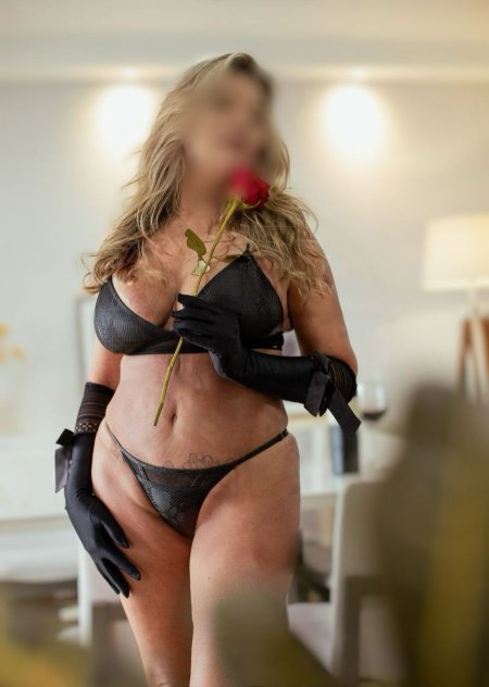 Eu sou maduro, com um corpo natural e delicado, e incrivelmente macio
