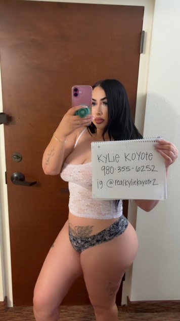 Large booty Bratz Doll 🩷🏆
