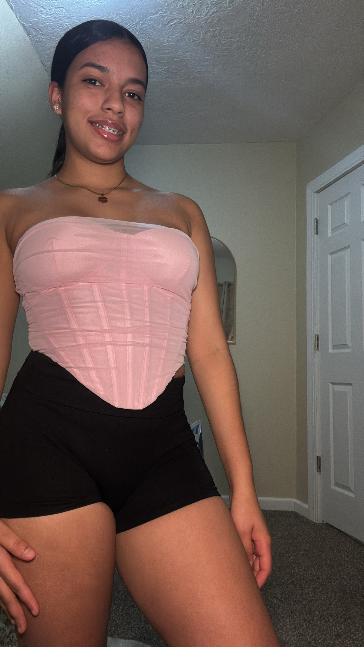 I'm Colombian, money in cash call me🥰🤤😍
