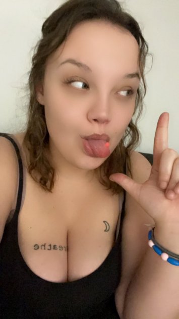 Chinese and White chick chick 💯Real & Ready sleazy Fun💋No Restrictions
