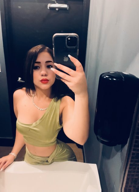 Latina attractive Hot🔥
