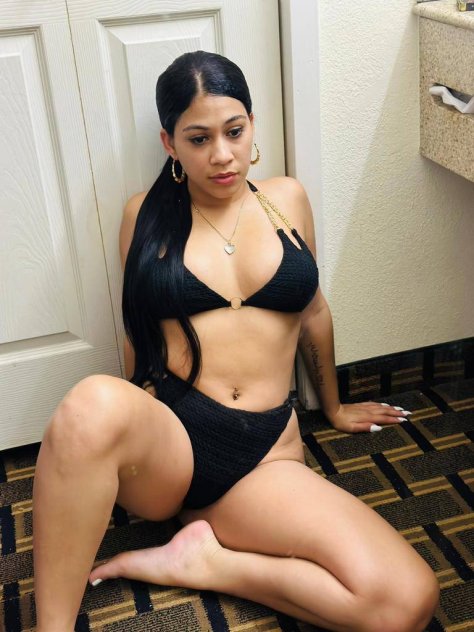 HEY HONEY 🍑(786-484-0749) IM latina skank gf girl NEW IN THE AREA😘 CALL ME.
