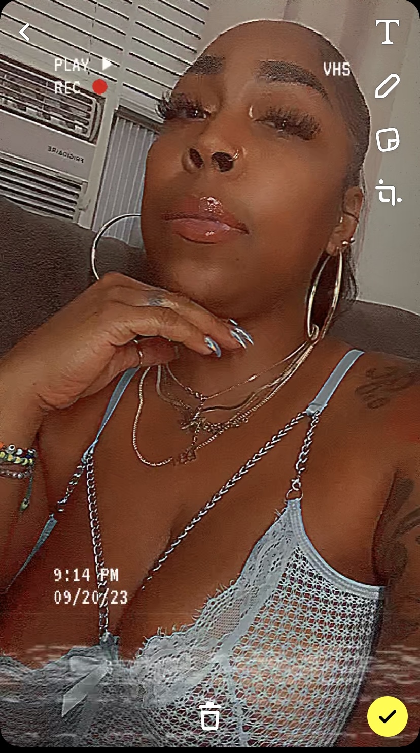 Your favorite Goddess juicy
