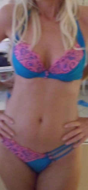 Blondy Blue Eyes Down 2 Earth Normal, Professional Human Near F.V.Park
