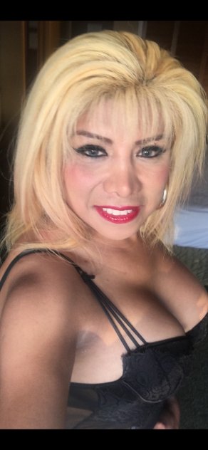 Stunning and SEXXY HOTTBLONDE t-girl hispanic
