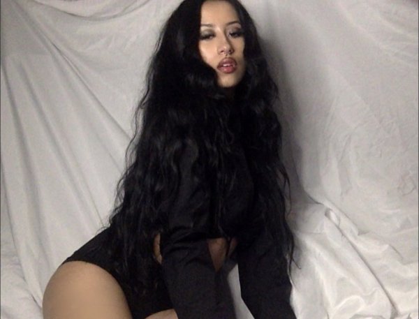 I’m down for ft sessions with happy ending on telegram @clarazee1
