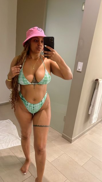 L am a smart slut GF woman who knows how to please
