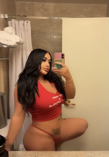 Huge booty Bratz Doll 🩷🏆
