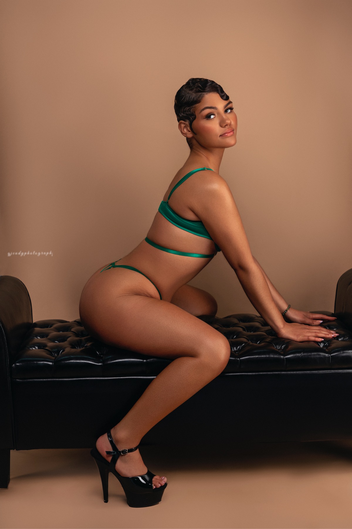 Skinny Playmate in Paradise!!! LAST 24HRS IN WAIKIKI!!!
