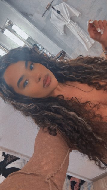 High Class Curvy & Unforgettable
