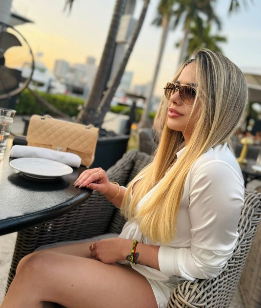 Call me, I'm your favorite chick girlfriend girl ready to party 100% real
