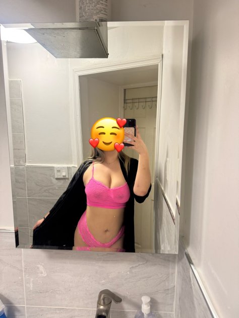 Ven a disfrutar una fantasia junto a esta rica argentina🥵
