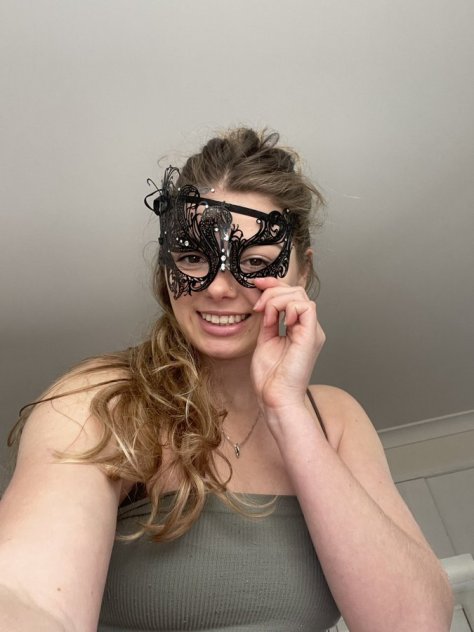 I’m available for all kind of fun meetups or party😁
