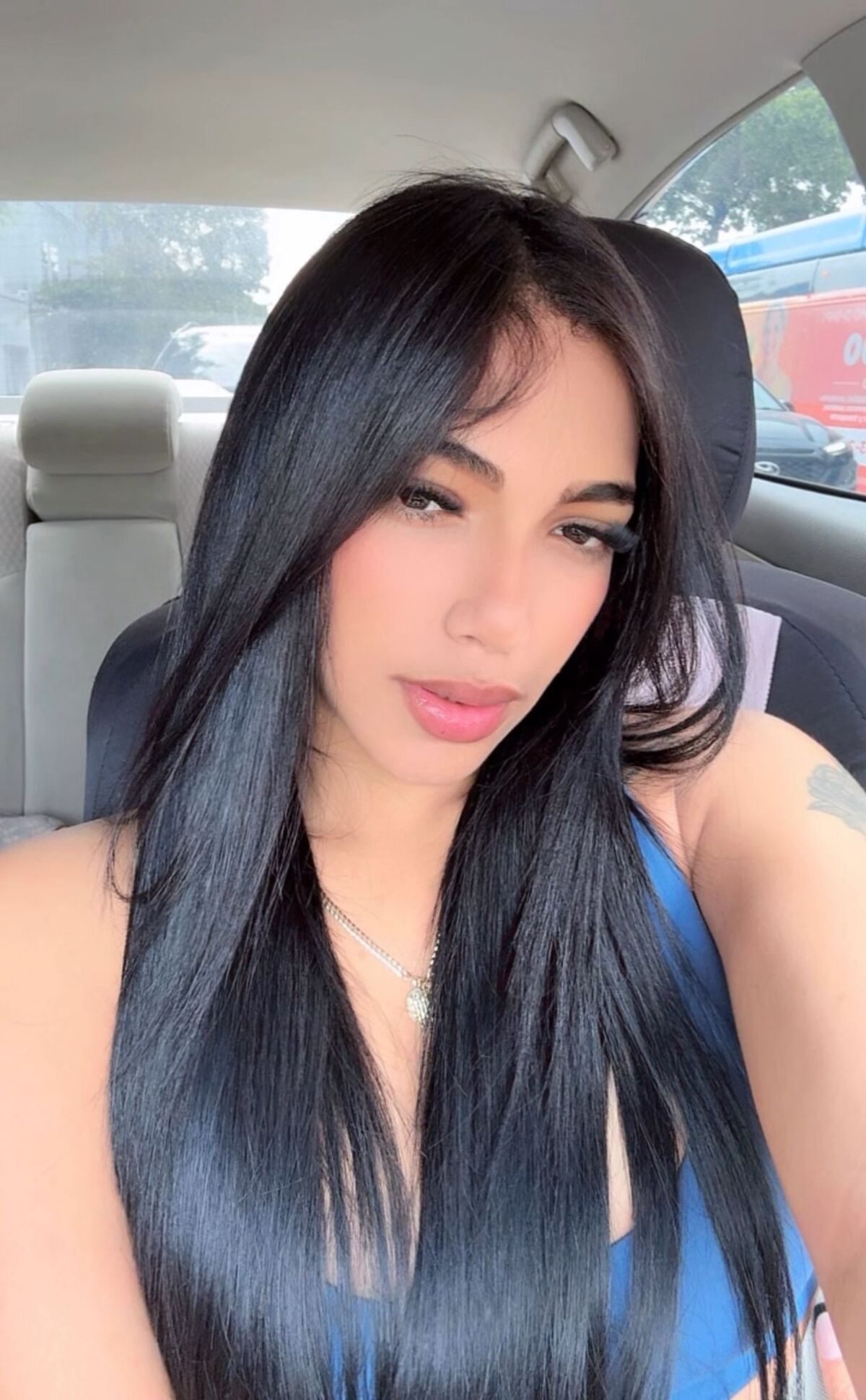 Hey baby ladies pretty available for you
