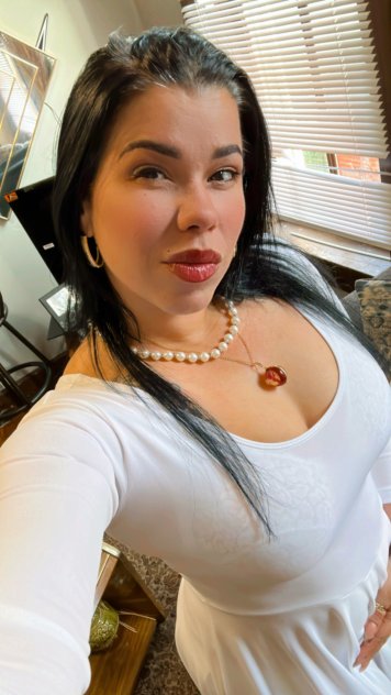 Hola amor soy una chica hispanic lista para ti fine whore GF girl baby
