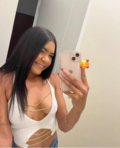 Hermosa venezolana delgada que te llenará de amor sexo
