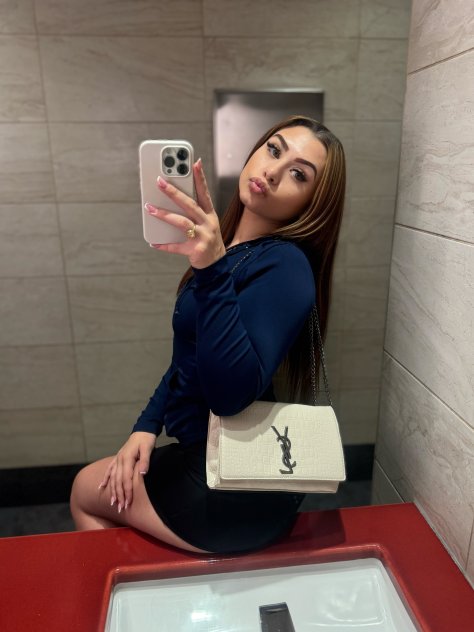 The ideal party chick GF broad
