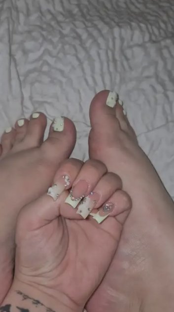 New in town thick and juicy lyric here to please
