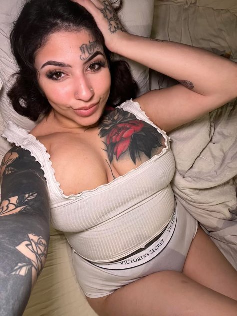 Snap into your deepest cravings, i am horny 💦💦
