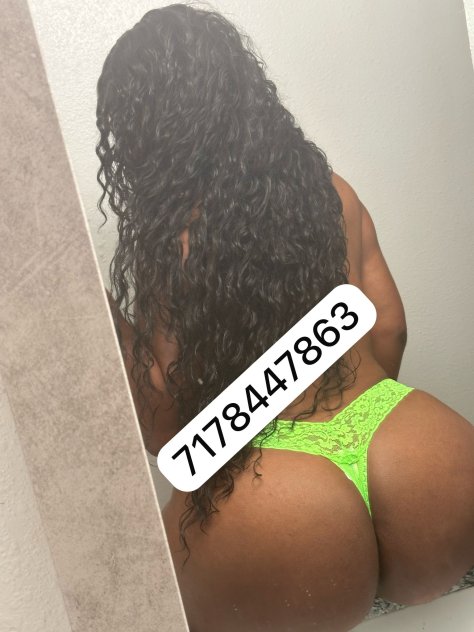 Yenifer charming cubana
