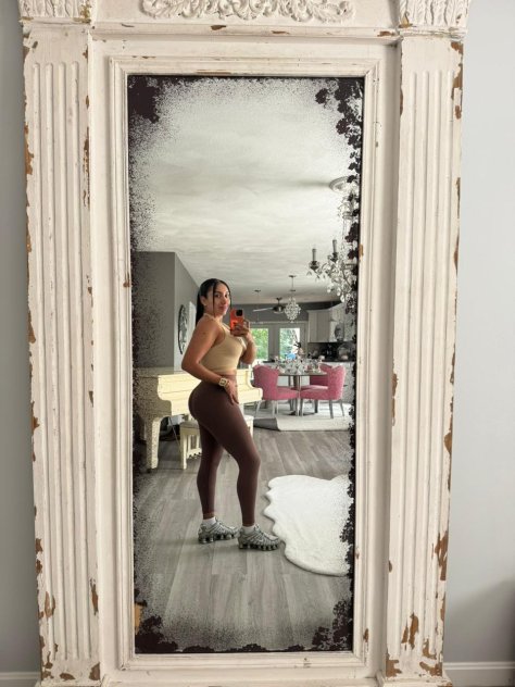 Attractive COLOMBIAN AVAILABLE NOW... TEXT ME
