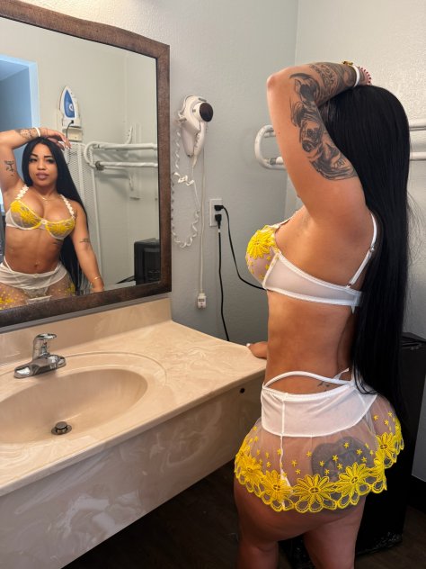 Chica latina caliente lista para travesuras🫣
