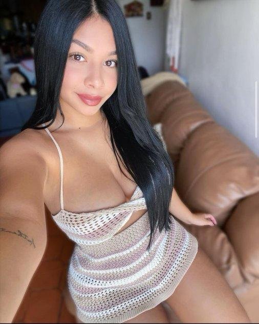 Hot🥵 attractive skank girl woman waiting for you to please you in whatever you want
