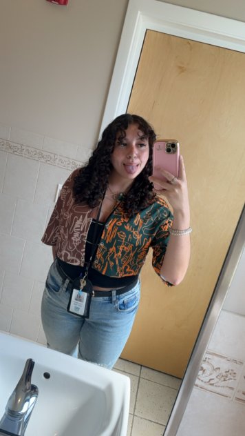 Available for sex and I sell content
