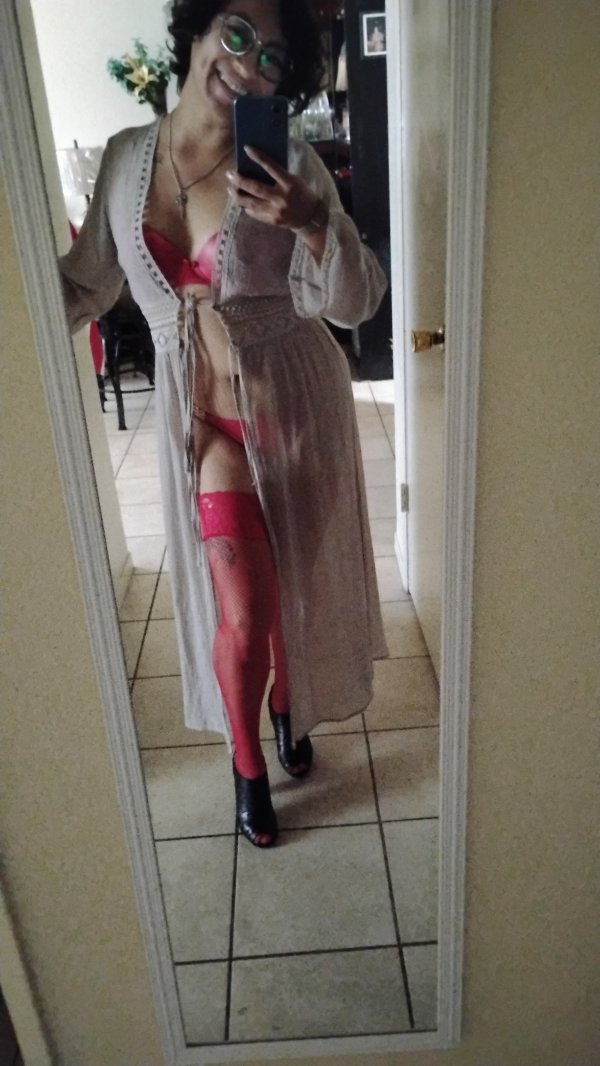 Hola soy LIZ attractive hispanic
