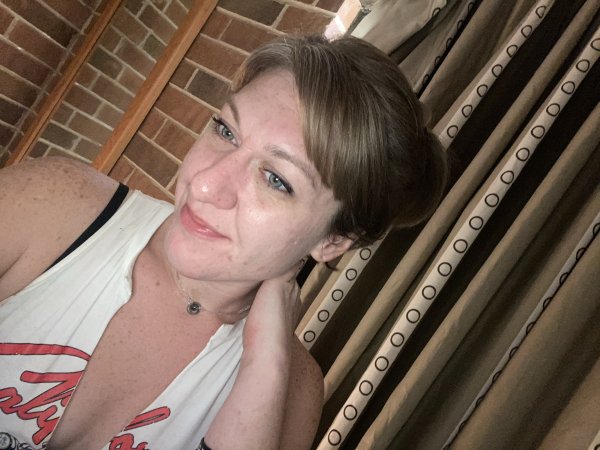 Daisy, here to please 💋
