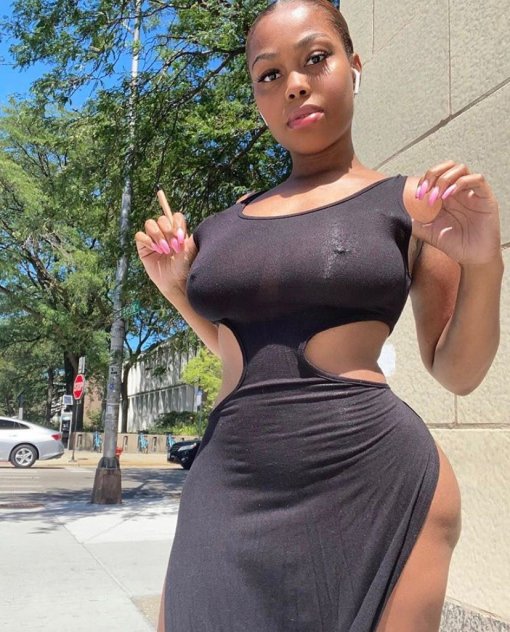 Hi I'm Sandra originally from Washington. Let's have fun
