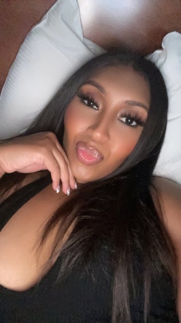 Stunning charming . I am your classy companion who exudes grace
