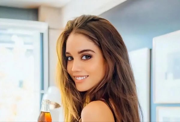 Pretty beautiful Spanish and Asians for you to choose
