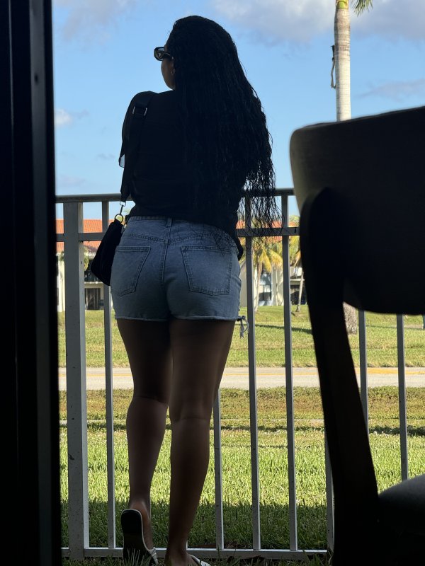 Morena de ojos negros que endulzaran tu vida
