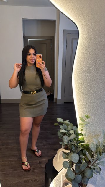 Large bury huge terees hot bitch girlfriend chick and pretty
