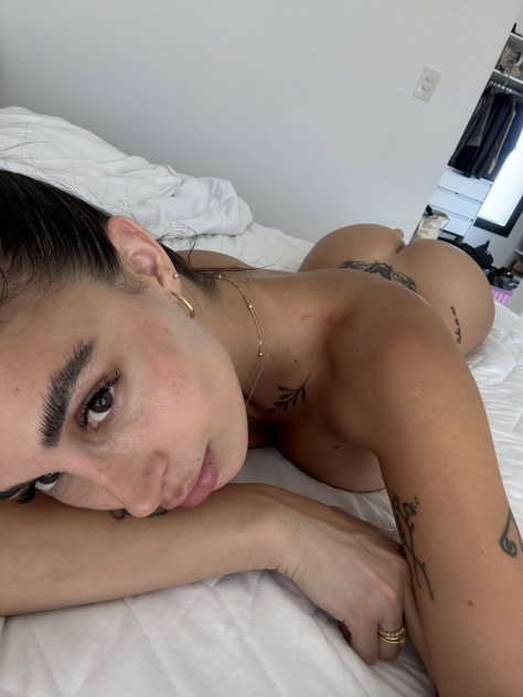 Want to try my tasty pussy and have amazing sex? I m so horny 🔥
