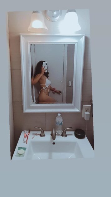 📍Hollywood (I have a friend to do three some😈🤤)
