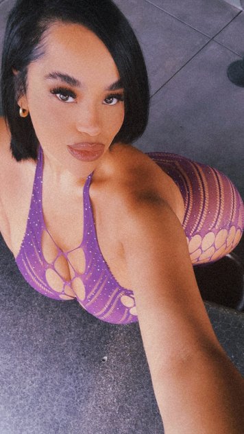 Where sophistication meets temptation💋 Don't miss out 💋
