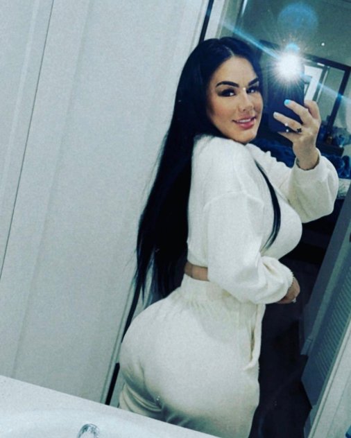 Gigantic butt latina
