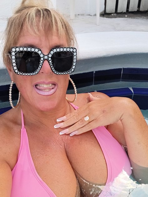 Female escort in Fort Lauderdale (Lovely mature Italian MILF!🌴 Lets Play 💰BBWgoDDDess.com🌴
) #6