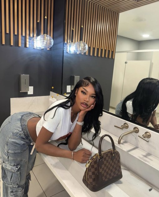 Chocolate Fun petite Upscale Gents Only Amazing service ⭐️⭐️⭐️⭐️⭐️
