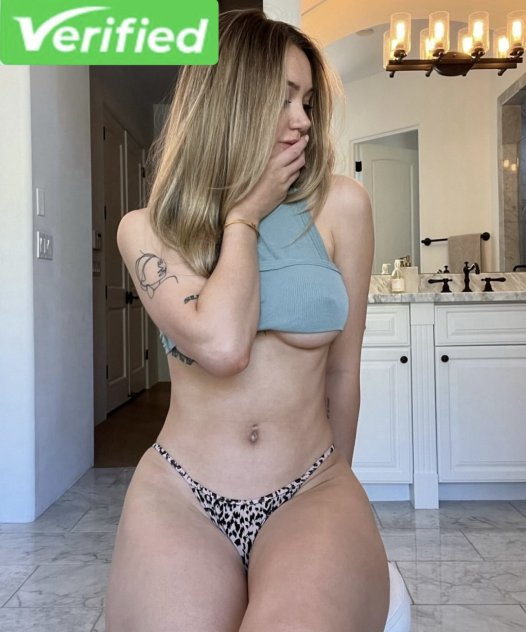 I&rsquo;m available for fun and sex daddies💦🍆
