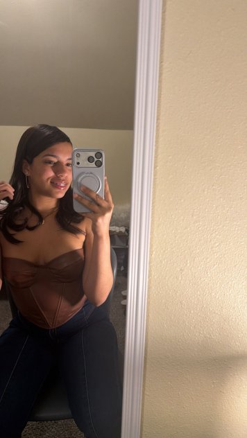 I'm available, I'm a attractive hispanic
