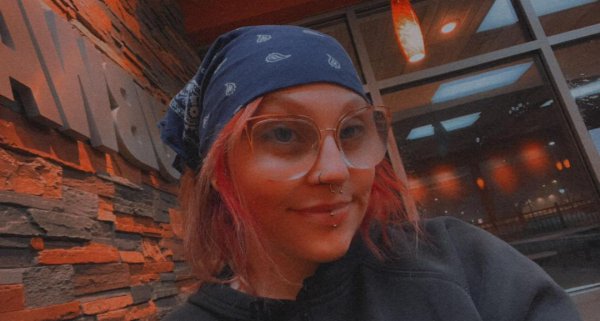 I sell contents and available for meetup anytime anywhere
