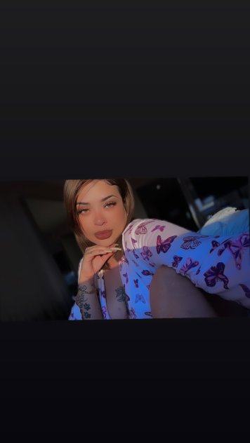 Gigantic ass latina MAMI
