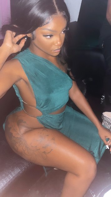 Meaty irresistible, confident. I make fantasies feel dangerously real
