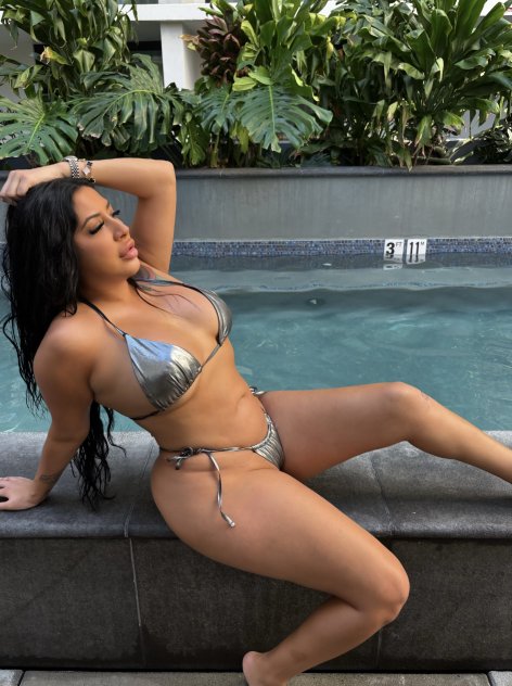 Busty latina bombshell
