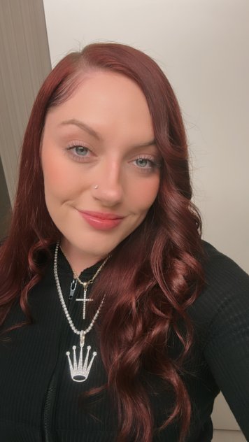 Pretty Blue Eyed redhead ❤️
