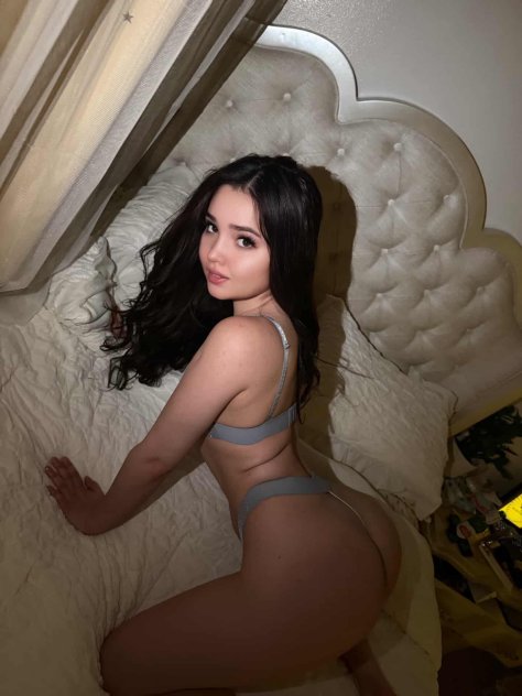 Skank girlfriend woman from the moon
